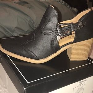 Brand new! Qupid black ankle booties